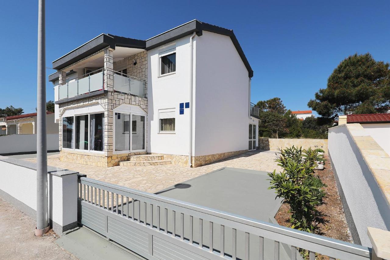 Apartmani Nella Vir Esterno foto