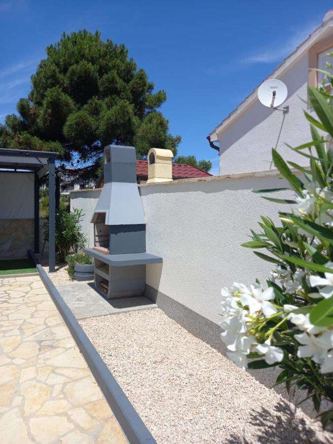 Apartmani Nella Vir Esterno foto